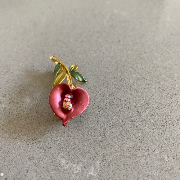 Calla Lily Brooch - Picture 2 of 5